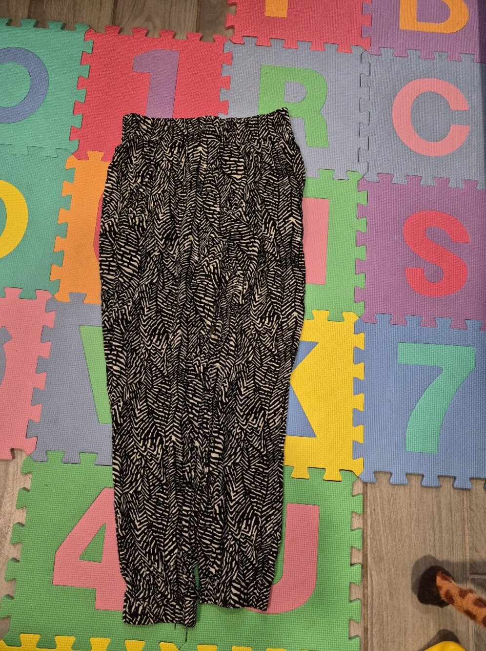 Forever 21 Black and Cream Printed Girls Leggings